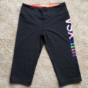 Victoria’s Secret Knockout Crop Legging Size L